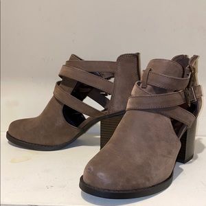 Size 8 women Chestnut brown boots